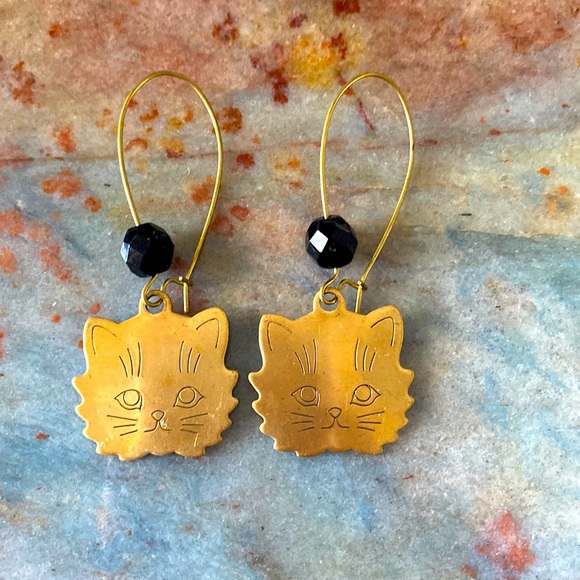 etsy Jewelry - Cat gold tone charm earrings 🐈‍⬛🐈